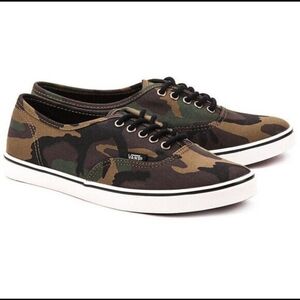 Vans Authentic Lo Pro sneakers in a green and brown camouflage pattern Size 7.5